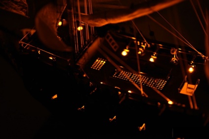Парусник модель Черная жемчужина с подсветкой