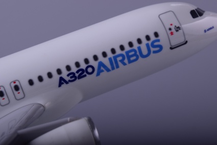  Airbus A320 Prototype  модель самолета 
