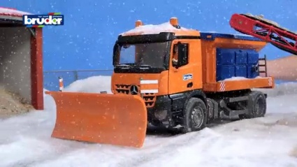 Bruder снегоуборочная машина Mercedes Arocs с бульдозерной лопатой    