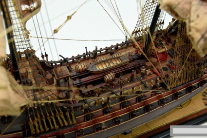 Парусник модель пиратский корабль Jolly Roger 
